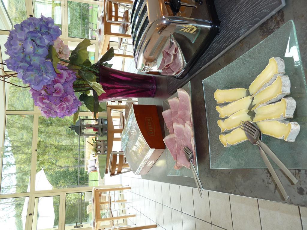 Hotel La Colombiere Cantal Масиак Екстериор снимка