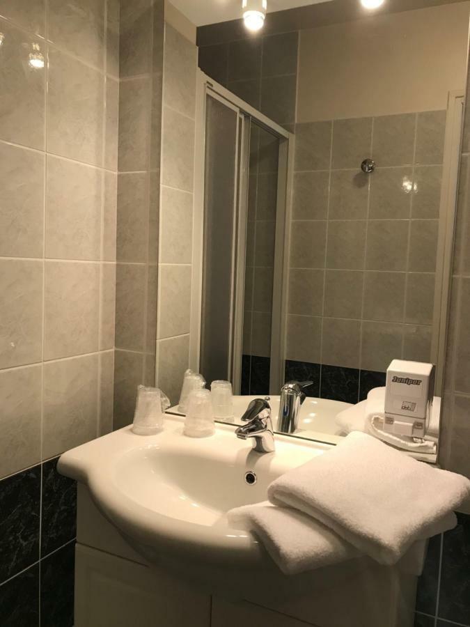 Hotel La Colombiere Cantal Масиак Екстериор снимка